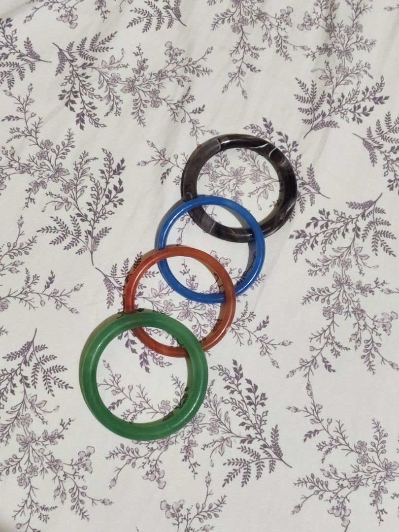 glass bangles 60 mm take all (Category: Bracelets) located in Bulacan. Submitted by angel.decluttersx (Listing ID 1451864094, Image 1). Description: sold per piece: 50 take all: 180 6 cm / 60 mm inner circumference rfs: declutter.