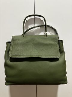 (Category: ) located in . Submitted by ysl1411 (Listing ID 1451888098, Image 1). Description: .