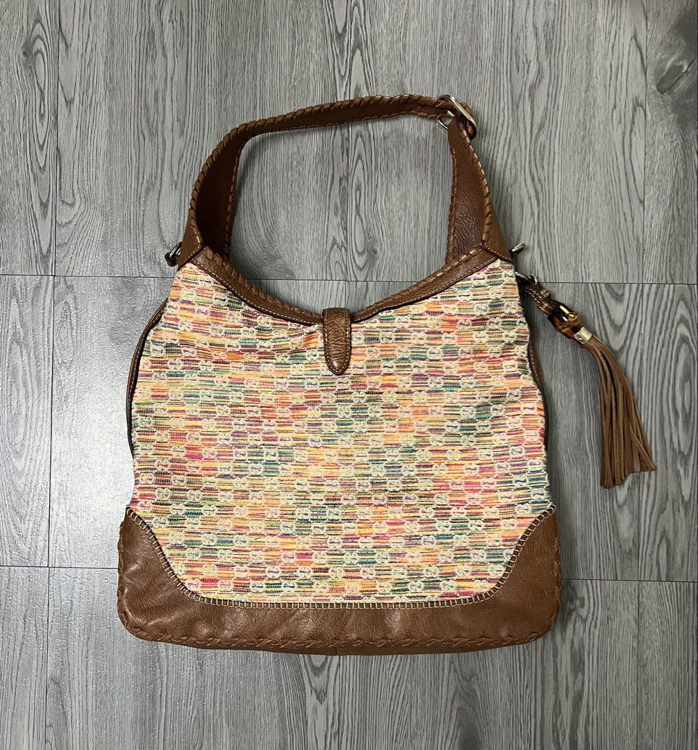 Gucci Jackie Hobo Shoulder Bag (Category: Luxury Bags & Wallets) located in Bacoor. Submitted by southlocalgarage (Listing ID 1451763044, Image 2). Description: Gucci Jackie Hobo Shoulder Bag’ Made in italy Rank AB Malinis lobo at labas Honest issue zipper sa loob ng pocket nid mo paayos hndi nasasara pero working sya nid lang ata paayos madali lang yun Dm to Purchase📩.