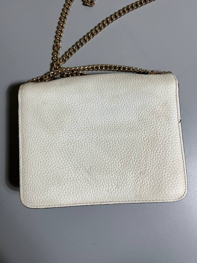 Gucci Marmont White Leather Chain Shoulder Bag (Category: Shoulder Bags) located in Lucena. Submitted by sth.archvl (Listing ID 1451700579, Image 3). Description: Good condition Issue sign of usage and minimal rubs in sling Complete tags Measurements Width: 8 inches Length: 6.5 inches .