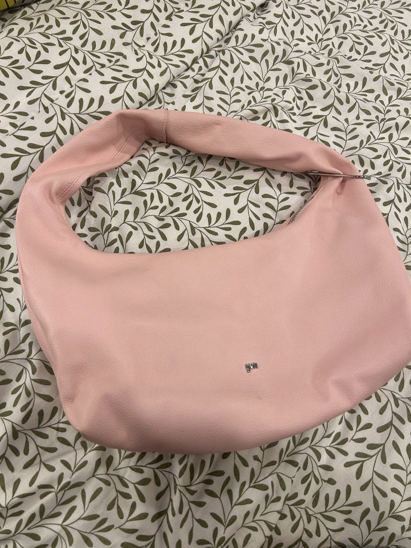GVN Medium Hobo Bag in Blush (Light Pebbled Leather) (Category: Shoulder Bags) located in Marikina City. Submitted by decluttering522 (Listing ID 1451748646, Image 1). Description: - GVN medium hobo bag - Blush pink color - Light pebbled leather - Zipper closure - Interior has some marks (please check photos) - Comfortable shoulder strap - Stylish everyday bag.
