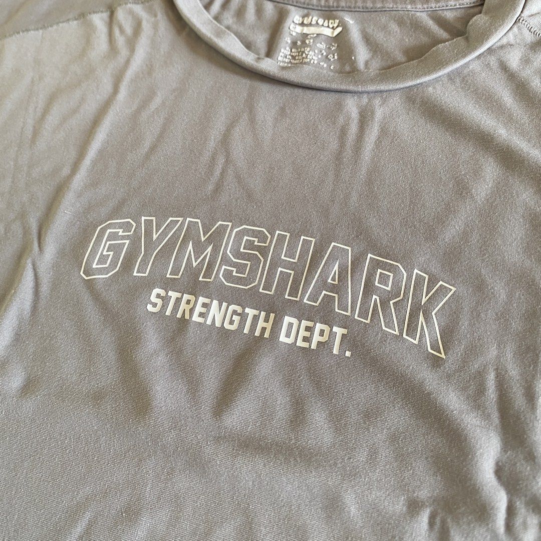 Gymshark t-shirt (Category: Tshirts & Polo Shirts ) located in Naga. Submitted by decluttertingz_ (Listing ID 1451746240, Image 2). Description: Gymshark t shirt M but fits S 20x26” Condition 9.5/10 Very soft and comfy fabric for working out! Issue: Peeling neck tag .