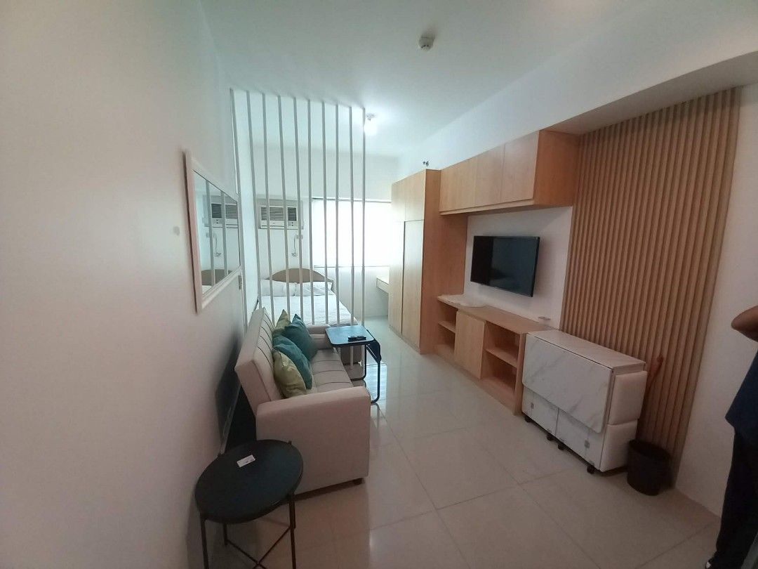 Heart of Makati (Category: Apartments & Condos) located in Manila. Submitted by trueowl_68f5b6 (Listing ID 1451832592, Image 1). Description: Studio Condominium Unit 24 sqm located at Beacon tower the heart center of Makati-near Makati Square ,Arnaiz st and Chino Roces ave. 🏢FULLY FURNISHED No balcony 🌇12th floor -📺42inch Smart TV LG - 🧊7cu.ft Refrigerator LG - 🧑‍🍳Microwave Oven - 🍲2burner induction cooker with rangehood 🌬1.5Hp window typ