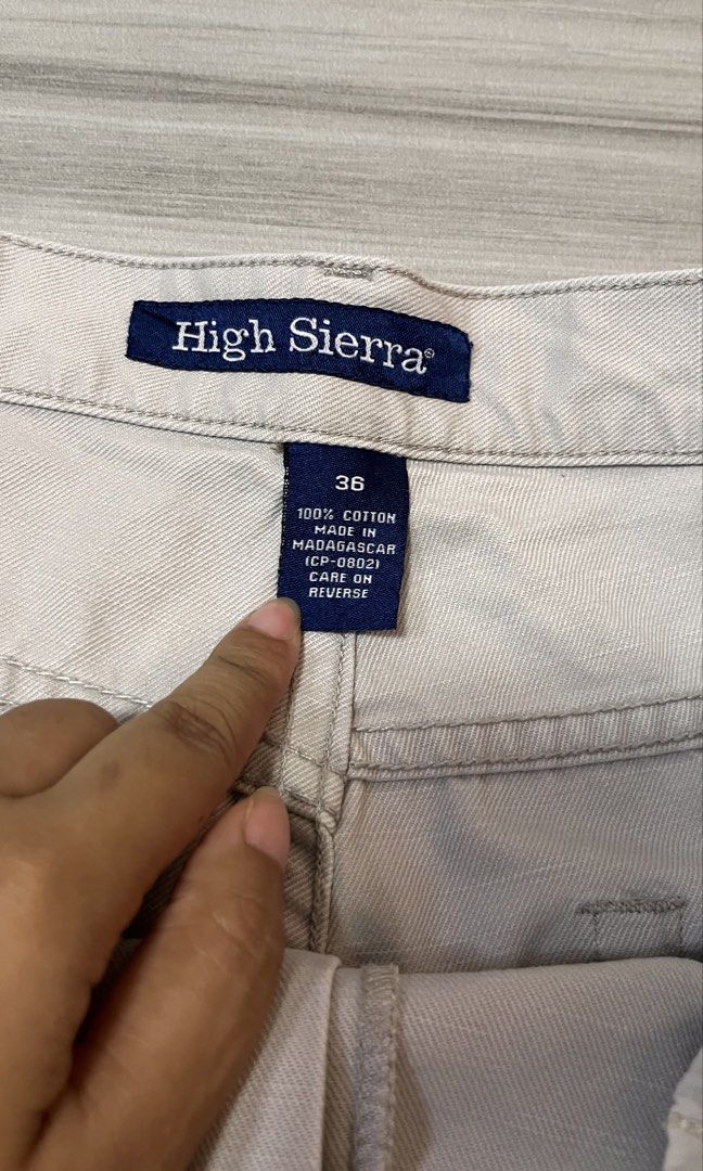 High Sierra Beige Cotton Shorts Size 36 (Category: Shorts) located in Cabuyao City. Submitted by bulandos (Listing ID 1451856477, Image 3). Description: - Brand: High Sierra - Color: Beige - Material: 100% Cotton - Size: 36 - Style: Casual shorts, ideal for everyday wear - Closure: Button and zip - Pockets: Two front, two back.