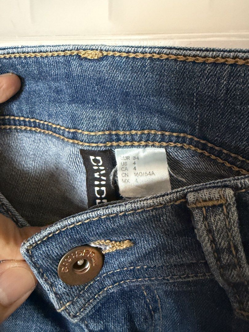 H&M distressed bf jeans (Category: Jeans) located in Tayug. Submitted by deklutter_ (Listing ID 1451739027, Image 2). Description: Fits waistline 28-29 in Hips 35 inches No issues ‼️Pls haggle responsibly. Items are priced according to their overall condition..