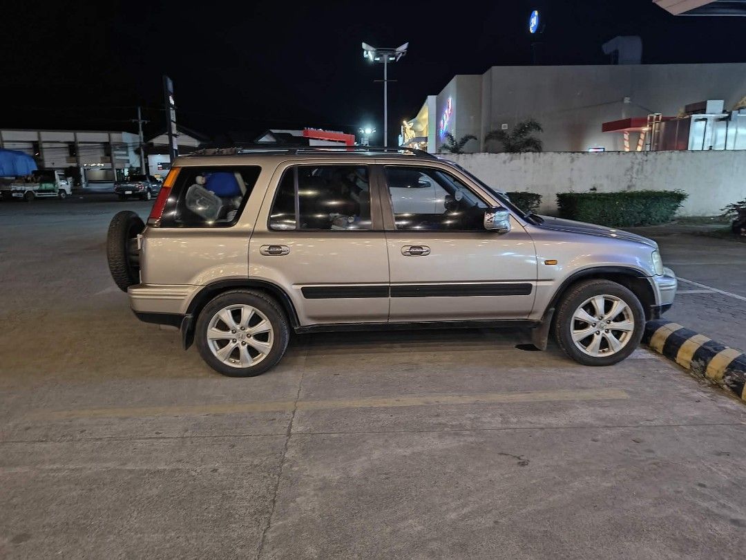 Honda CR-V 2.0 (A) (Category: Used Cars) located in Santa Cruz. Submitted by .rx-78-2 (Listing ID 1451705617, Image 2). Description: Issues: passenger seatbelt not working deep scratches and stains on paint and rims no roof rail cover repaired side mirror (driver side) automatic windows not working properly rear wiper not working registration expired May 2026 Repairs done: Transmission rebuild Sep 2021 Transmission support replaced Sep 2021 Engin