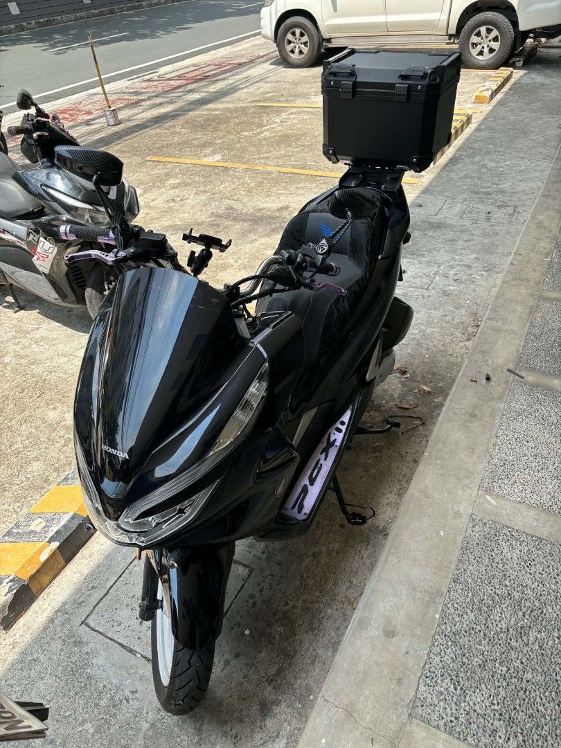 Honda PCX 150 with Top Box 2020 model (Category: Motorbikes for Sale) located in Quezon City. Submitted by drebjon13 (Listing ID 1451756402, Image 1). Description: Selling my Honda PCX 150. Black color, very sleek. Comes with a large black top box for extra storage. Perfect for commuting or deliveries. Well maintained and ready for a new owner. Low mileage. Contact me for viewing..