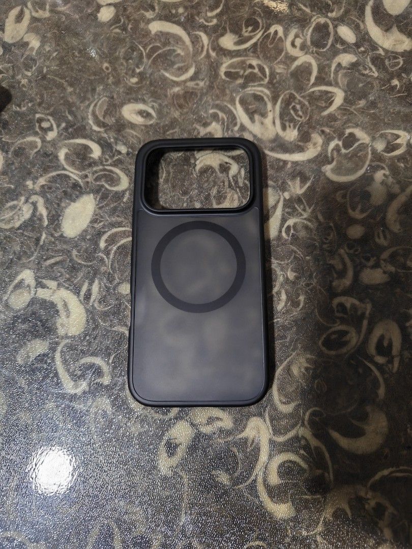 Honor 600 pro casing (Category: Cases & Sleeves) located in Singapore. Submitted by alancome (Listing ID 1451853721, Image 2). Description: Casing with ring bracket together for $10..