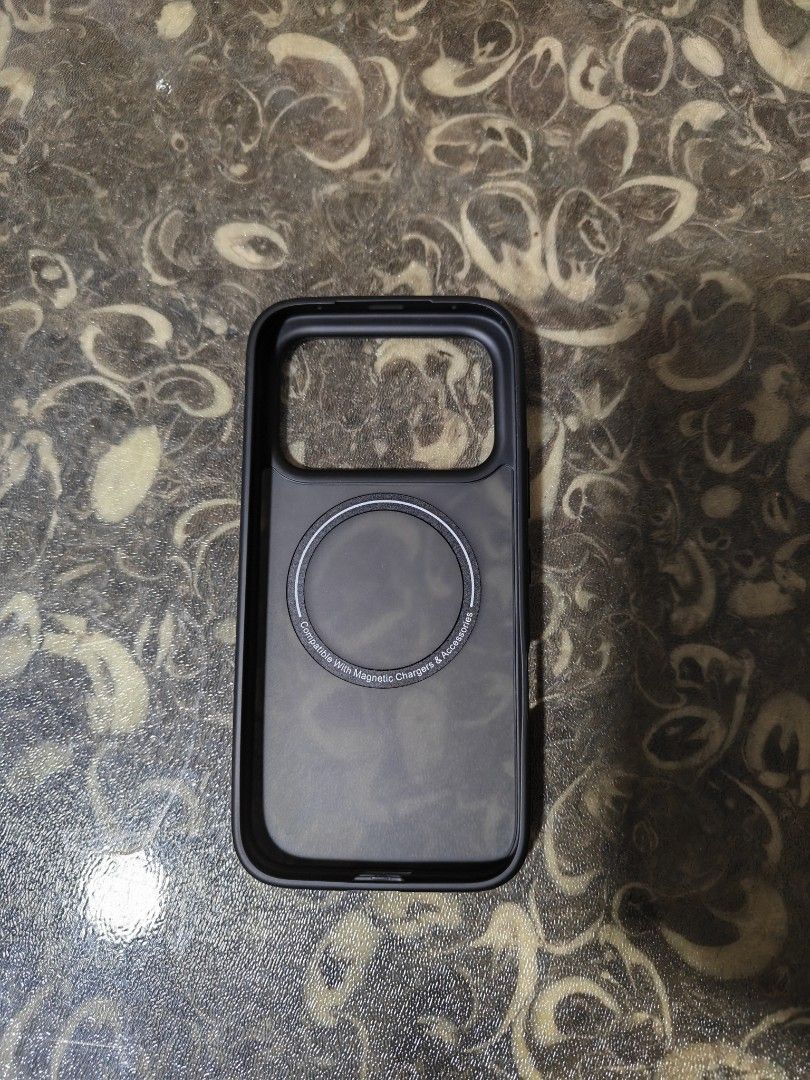 Honor 600 pro casing (Category: Cases & Sleeves) located in Singapore. Submitted by alancome (Listing ID 1451853721, Image 3). Description: Casing with ring bracket together for $10..
