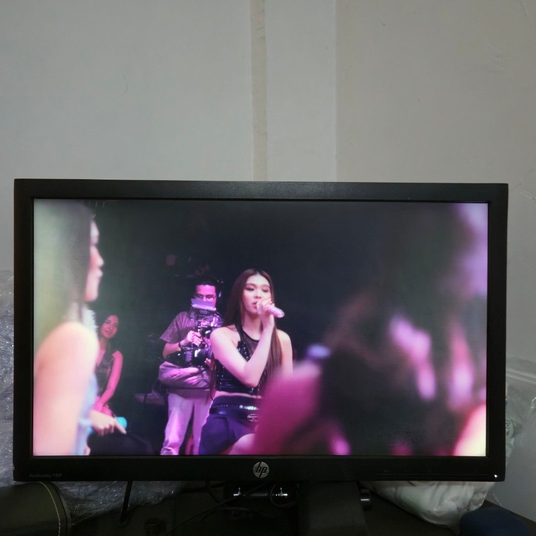 HP Computer Monitor (Category: Desktops) located in Caloocan City. Submitted by warmhawk_8821b1 (Listing ID 1451827409, Image 3). Description: - 21inch HP Computer Monitor - Perfect size for desk setups - Clear and fully functional screen - Includes necessary cables - Ready for its new home - Feel free to ask any questions!.