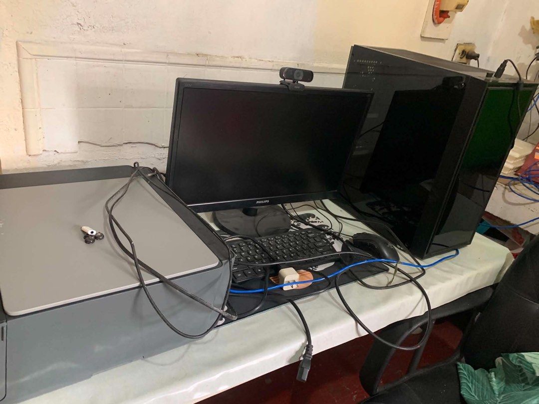 HP Smart Tank 500 Printer & RX 580 Gaming PC (Category: Printers, Scanners & Copiers) located in Paranaque City. Submitted by marv79237 (Listing ID 1451713367, Image 2). Description: - Desktop PC with AMD Ryzen 5 2600 processor - 16GB RAM - 373GB Storage - Radeon RX 580 Series Graphics Card - Monitor, Keyboard, Mouse, and Webcam included - HP Smart Tank 500 Printer - All necessary cables included - Ready for pickup Loc: Angono Rizal.