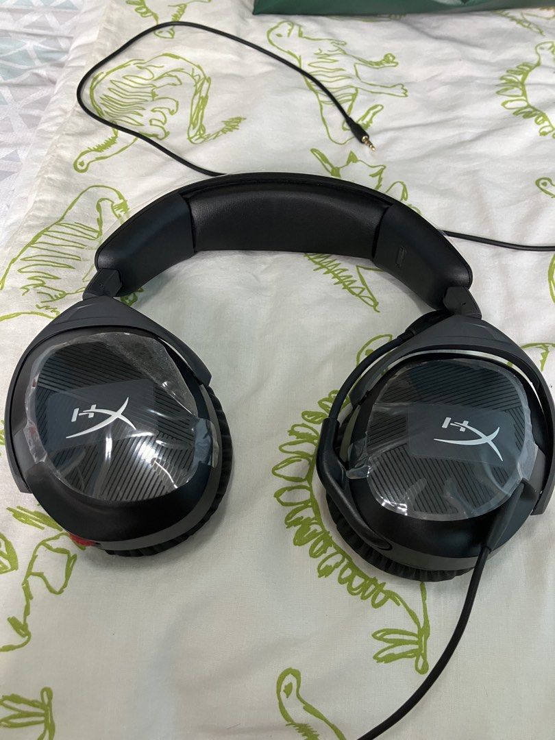 HyperX Cloud Stinger 2 (Category: Headphones & Headsets) located in Singapore. Submitted by troll3rz (Listing ID 1451774638, Image 1). Description: Tried for a week, too uncomfortable for my ears. Have cleaned earcups with alc wipe. With box.