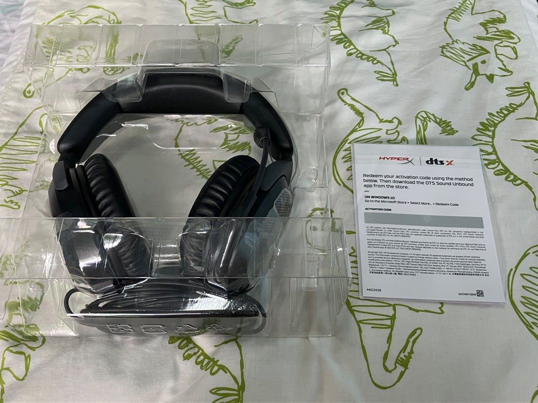 HyperX Cloud Stinger 2 (Category: Headphones & Headsets) located in Singapore. Submitted by troll3rz (Listing ID 1451774638, Image 3). Description: Tried for a week, too uncomfortable for my ears. Have cleaned earcups with alc wipe. With box.