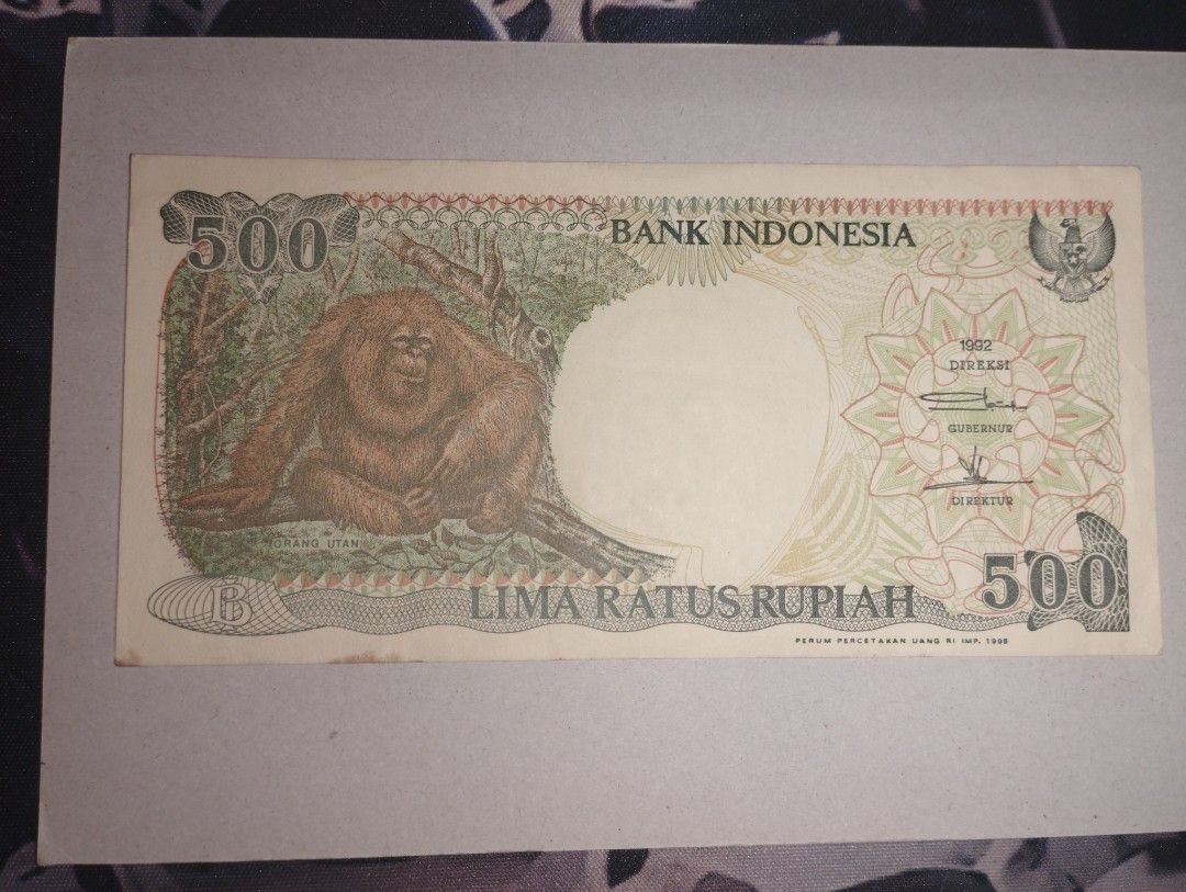 Indonesia 500 Rupiah (Category: Currency) located in Baguio. Submitted by maximum_carnage (Listing ID 1451799750, Image 1). Description: - Bank Indonesia 500 Rupiah banknote - Year: 1992 - Front: Orangutan - Back: Traditional house - Text: 'Lima Ratus Rupiah' - Serial Number: SAM204103 - Collectible Indonesian currency.