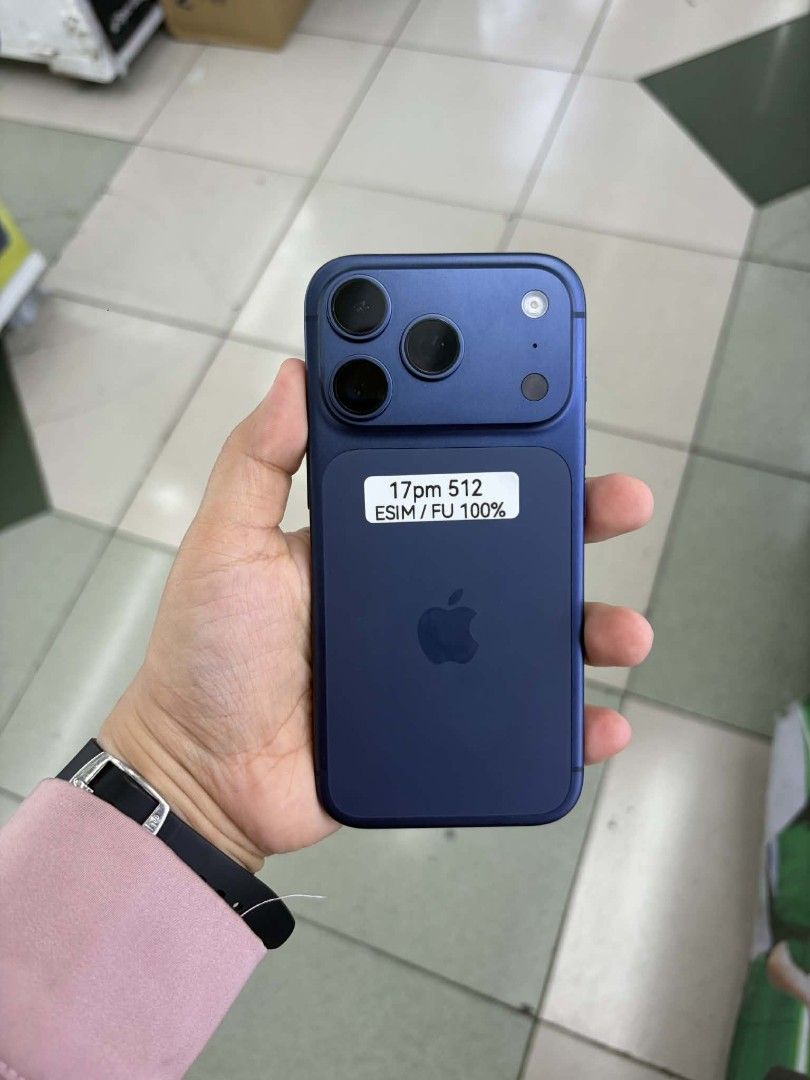 Iphone 17 Pro 512gb esim unlock 100% BH (Category: iPhone 17 Series) located in San Juan City. Submitted by keannagadgetph (Listing ID 1451707808, Image 1). Description: Available for today's. IPhone 17pro 512gb 100% bh Esim unlock Makinis CASE TEMP US approved Accepting swap / Trade in / installment / walk in For fast transaction 09777177470 look for alyanna Fb page : javeds gadget shop.