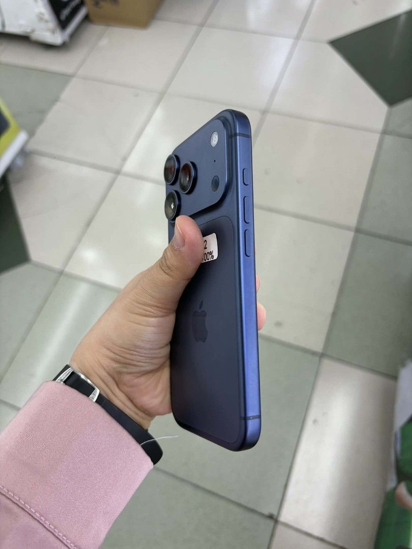 Iphone 17 Pro 512gb esim unlock 100% BH (Category: iPhone 17 Series) located in San Juan City. Submitted by keannagadgetph (Listing ID 1451707808, Image 2). Description: Available for today's. IPhone 17pro 512gb 100% bh Esim unlock Makinis CASE TEMP US approved Accepting swap / Trade in / installment / walk in For fast transaction 09777177470 look for alyanna Fb page : javeds gadget shop.