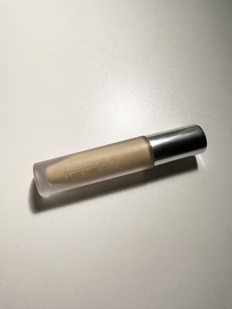 Issy Fluid Flex Concealer YL2.5 (Category: Makeup) located in Quezon City. Submitted by dvrgntmckngjy (Listing ID 1451836360, Image 1). Description: - Issy Fluid Flex Concealer - Shade: YL2.5 used twice only, not my shade.
