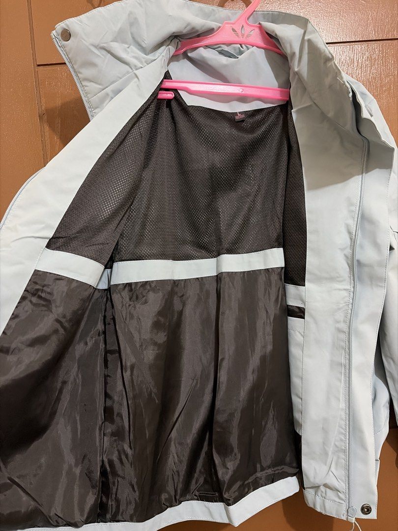 jacket (Category: Coats, Jackets and Outerwear) located in Pasig City. Submitted by airaaaaaaaa918 (Listing ID 1451895723, Image 3). Description: .