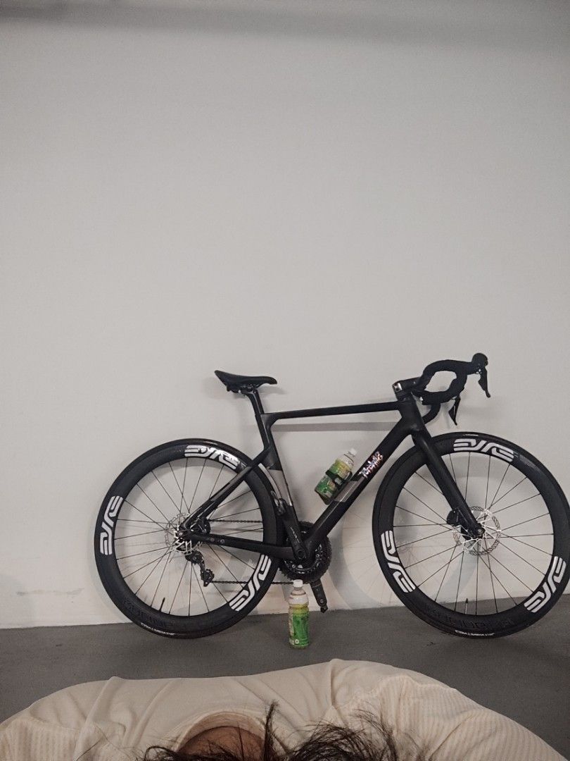 java vesuvio disc brake (Category: Bicycles) located in Singapore. Submitted by chees31409 (Listing ID 1451787032, Image 1). Description: retrospec carbon wheels 11 speed full 105 groupset willing to nego fast deal lowest 1400 anything pm.