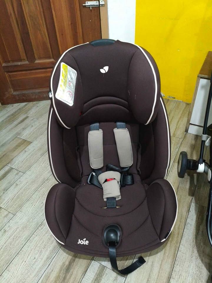 Joie Stages Car Seat Looping Squizz 2 Stroller (Category: Car Seats) located in Manila. Submitted by ricpel12 (Listing ID 1451732408, Image 2). Description: Joie Stages Car Seat - up to 36 kgs - 5k Looping Squizz 2 Stroller 5k Both in good condition. Take both for 9k.