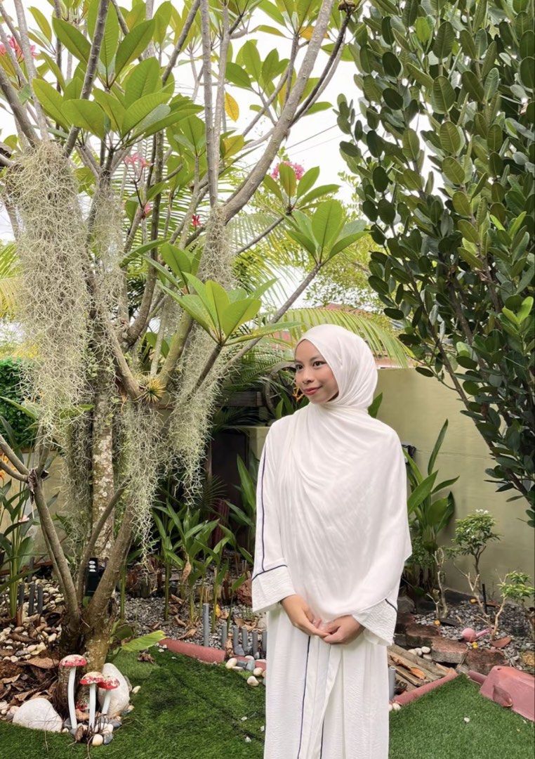 Abaya Dress (Category: Traditional & Ethnic wear) located in Ayer Keroh. Submitted by prelovedbyaaliah (Listing ID 1451885212, Image 1). Description: .