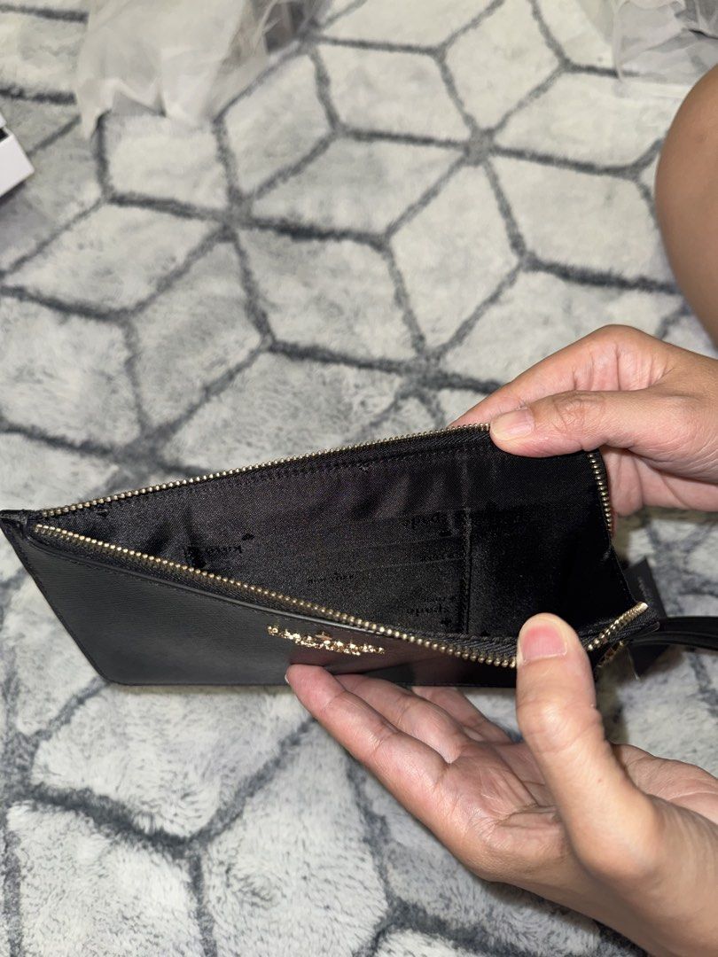 Kate Spade Wristlet Pouch (Category: Wallets & Card holders) located in Quezon City. Submitted by trichrox (Listing ID 1451733911, Image 3). Description: Kate Spade Wristlet.