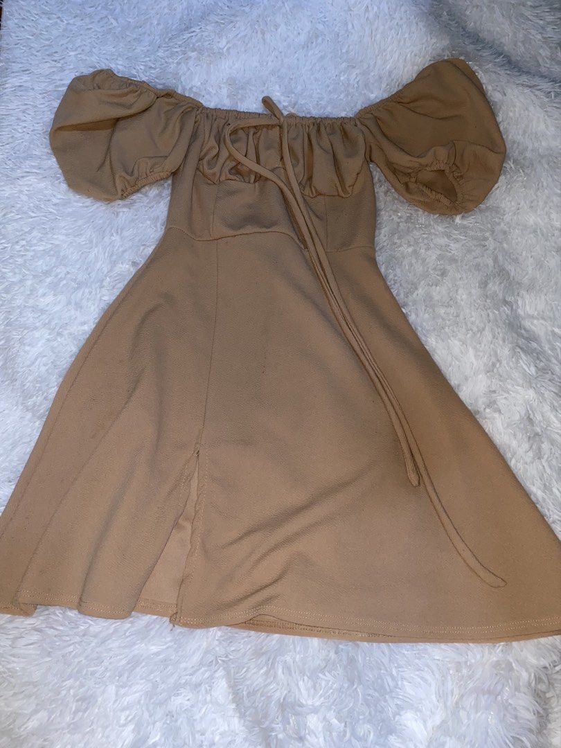 Khaki Puff Sleeve Ruched Bust Mini Dress with Slit (Category: Dresses) located in Manila. Submitted by warm.abel_ (Listing ID 1451895521, Image 1). Description: 💕just needs washing.