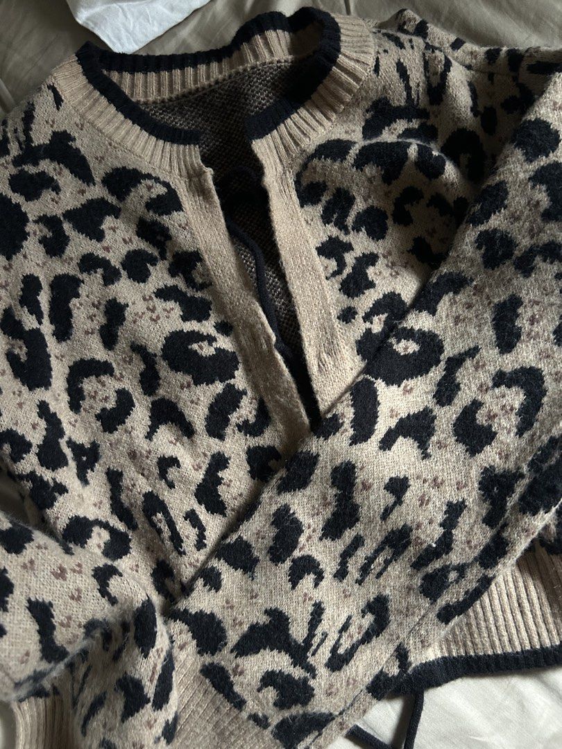 Knitted Jacket (Category: Coats, Jackets and Outerwear) located in Marikina City. Submitted by sunoo00 (Listing ID 1451745756, Image 2). Description: - can fit small to medium - good as new - no flaws.