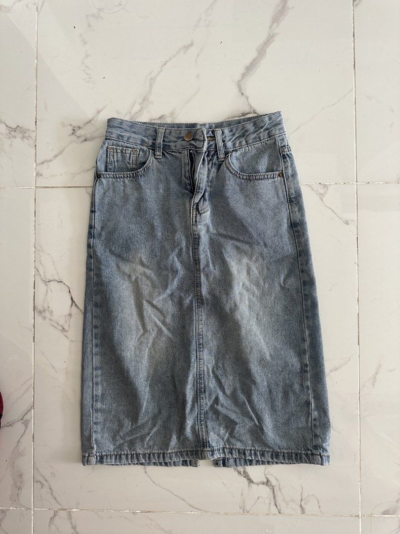 Light Wash Denim Midi Skirt with Slit (Category: Skirts) located in Manila. Submitted by psycheius (Listing ID 1451718072, Image 1). Description: .