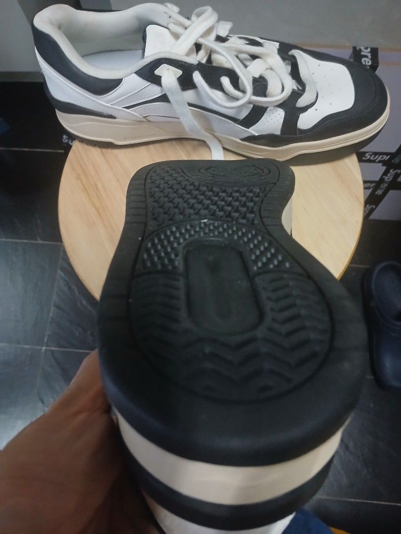 Li-Ning shoes Moon black and white (Category: Sneakers) located in Cebu City. Submitted by perfectzero (Listing ID 1451843284, Image 3). Description: .