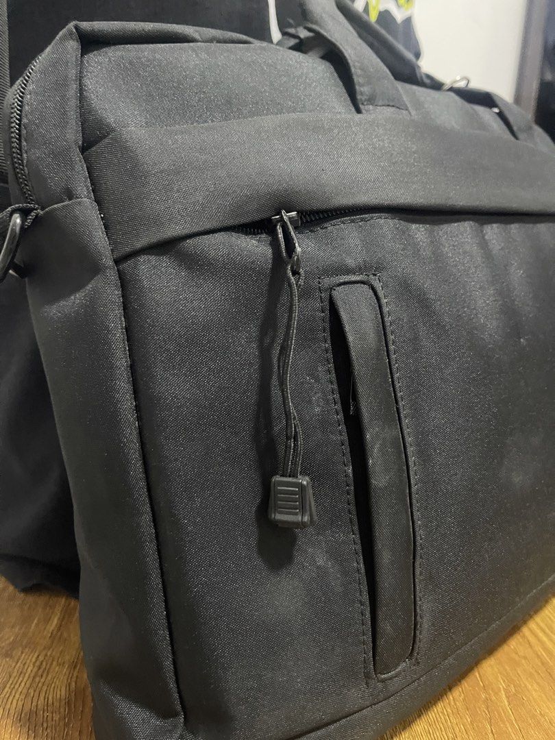 LMD Classic Black Laptop Bag Messenger Bag (Category: Laptop Bags & Sleeves) located in Kuala Lumpur. Submitted by pickers2000 (Listing ID 1451887088, Image 3). Description: - Classic black laptop bag - Main compartment for storage - Front zipper pocket - Additional smaller front zip pocket - Detachable shoulder strap included - Ideal for carrying laptops and daily essentials - Simple and functional design.