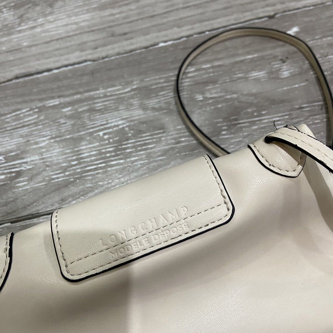 Long champ (Category: Luxury Bags & Wallets) located in Dueñas. Submitted by d1gidoll (Listing ID 1451710452, Image 2). Description: No flaws Like new.