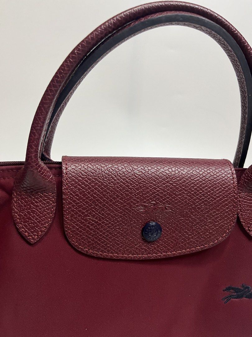 Longchamp Le Pliage Tote Bag Burgundy (Category: Luxury Bags & Wallets) located in Manila. Submitted by niandv (Listing ID 1451850846, Image 2). Description: - Authentic Longchamp Le Pliage tote bag - Color: Burgundy - Material: Nylon body with leather handles and trim - Iconic horse logo embroidery - Interior: Main compartment and small pocket - Origin: Made in France - Ideal for everyday essentials.