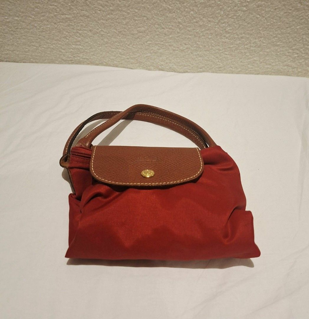 Longchamp Le Pliage Tote Bag Red Nylon Leather (Category: Luxury Bags & Wallets) located in Makati City. Submitted by jacky222323 (Listing ID 1451824409, Image 3). Description: - Classic red Longchamp tote bag - Folds flat for easy storage - Genuine leather handles and trim - Spacious interior - Secure zipper closure - Ideal for everyday use or travel Bought in japan .