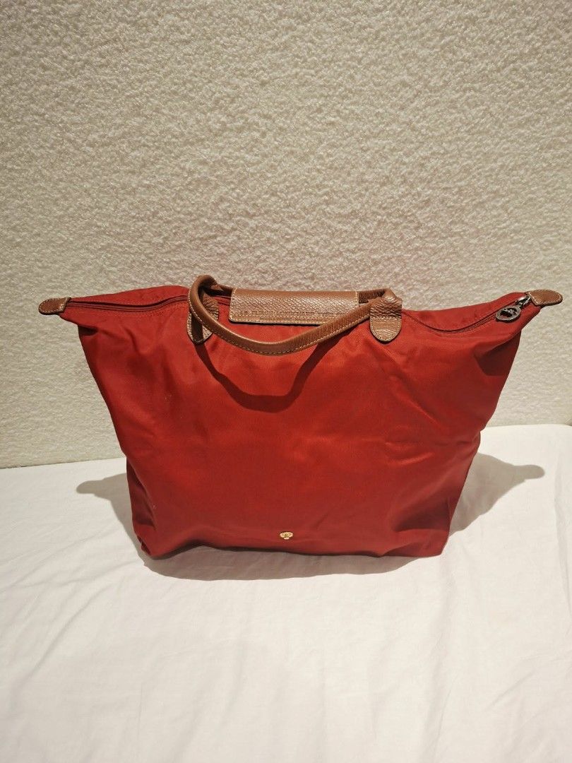Longchamp Le Pliage Tote Bag Red Nylon Leather (Category: Luxury Bags & Wallets) located in Makati City. Submitted by jacky222323 (Listing ID 1451824409, Image 2). Description: - Classic red Longchamp tote bag - Folds flat for easy storage - Genuine leather handles and trim - Spacious interior - Secure zipper closure - Ideal for everyday use or travel Bought in japan .
