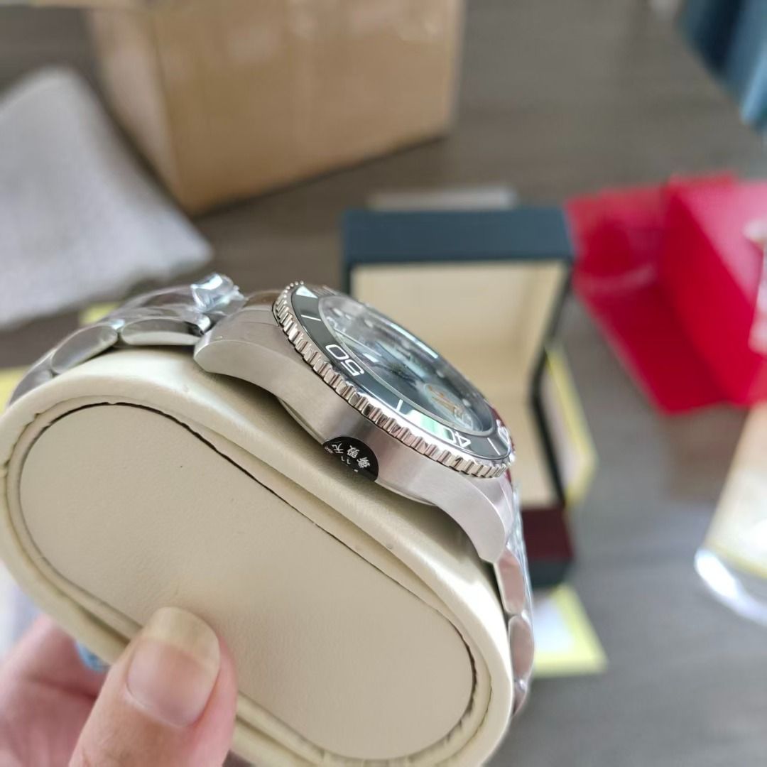 Longines Automatic Dive Watch (Category: Luxury Watches) located in Pasay City. Submitted by manoethoub52982 (Listing ID 1451770904, Image 2). Description: - Longines Automatic Watch - 300m Water Resistance - Stainless Steel Case and Bracelet - Grey Dial with Date Window - Includes Original Box and Papers - Ideal for Diving and Everyday Wear.