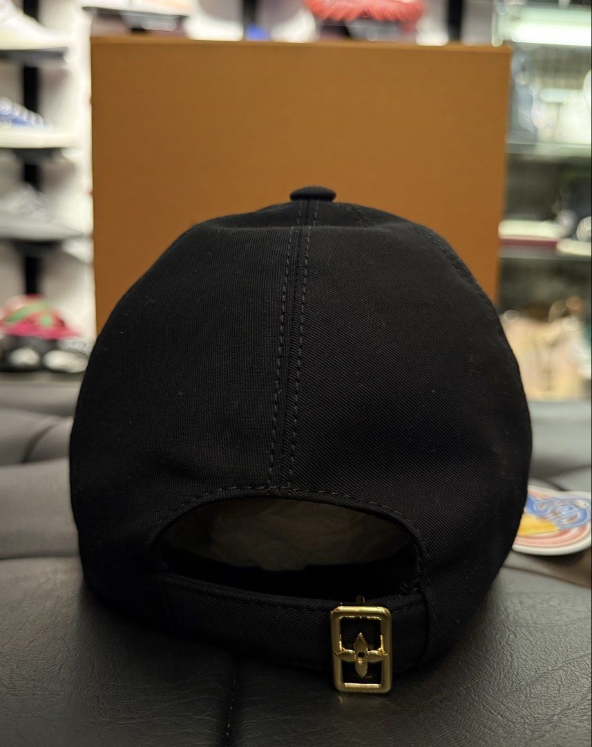 Louis Vuitton LV Signature Cap sz: Medium (Category: Luxury Accessories) located in Pasay City. Submitted by fritz_kickz_2012 (Listing ID 1451783739, Image 2). Description: LOUIS VUITTON LV Signature Cap size: Medium Inclusion with Receipt & Box Brandnew / Onhand PM for Inquiries Thankyou ➡️➡️➡️ fritz Kickz 👟.