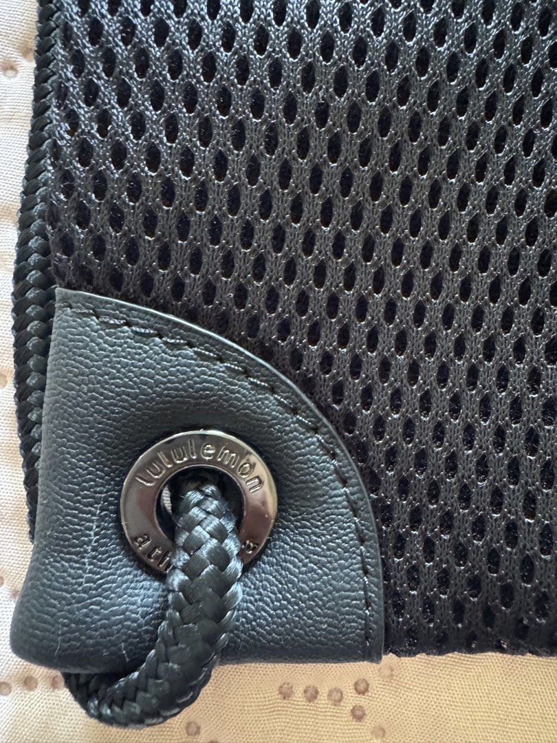 Lululemon Athletica Black Mesh Drawstring Backpack (Category: Backpacks) located in Muntinlupa City. Submitted by tinry (Listing ID 1451740497, Image 2). Description: .