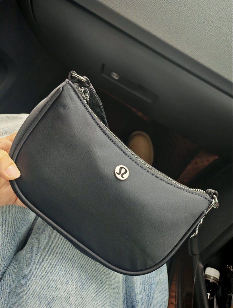 Lululemon Black Crescent Shoulderbag Essential 1L (Category: Shoulder Bags) located in Manila. Submitted by levelup0 (Listing ID 1451886025, Image 2). Description: - Lululemon black crescent shoulder bag - Ideal size for carrying essentials - Secure zipper closure - Includes a cute keychain - Perfect for everyday use.