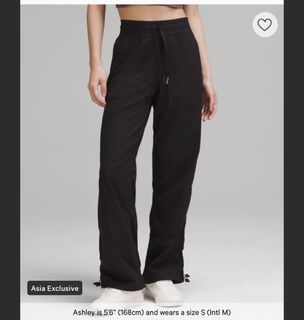 (Category: ) located in . Submitted by clearmywardrobe01 (Listing ID 1451849988, Image 1). Description: .