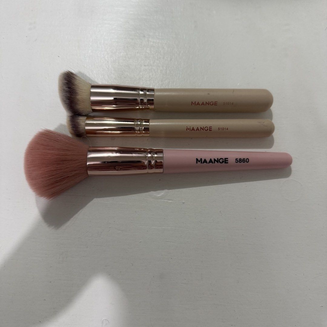 MAANGE Set - Makeup Brush (Category: Makeup) located in Bulacan. Submitted by annesandiego (Listing ID 1451793811, Image 1). Description: washed already but you can deep clean it for hygiene purposes used a few times loc: sta. maria, bulacan.