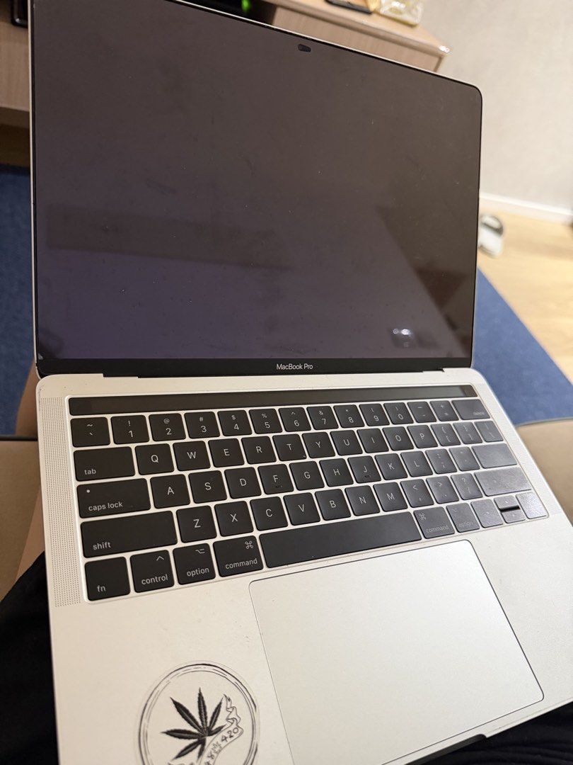Mac book pro （分類：手提電腦）位於 Hong Kong。 由 chanami 提交（商品編號 1451848113，圖片 2）。簡介： 。