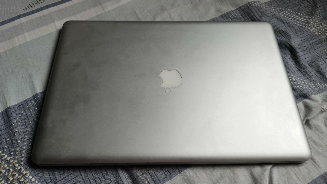 MacBook Pro core i7 2.8 mid 2010 17 inch (Category: Laptops & Notebooks) located in Manila. Submitted by roxanneder77278 (Listing ID 1451817574, Image 3). Description: Di masyadong nagamit. Need ng OS para magamit. Pwedeng ipaayos. Goods sa maselan kasi wala po siang dents talaga. Need lang talaga malagyan ng OS dahil luma na..