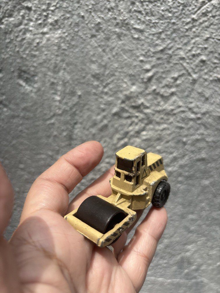 Maisto construction truck diecast (Category: Vehicle & Diecast Models) located in Manila. Submitted by vintageaccessories (Listing ID 1451743114, Image 2). Description: .