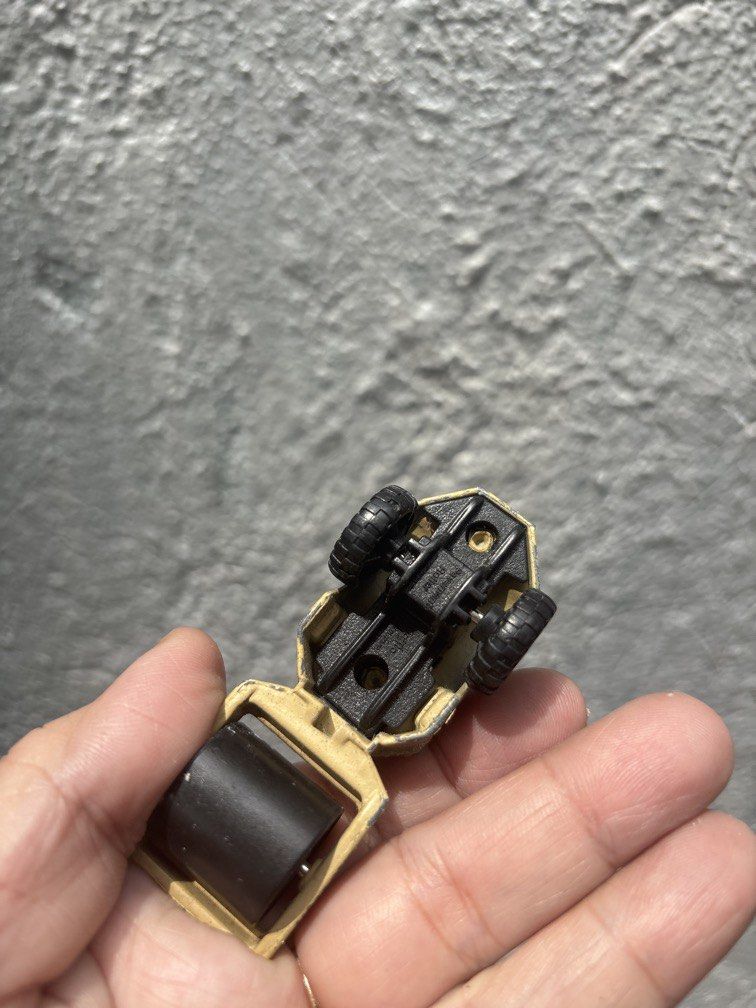 Maisto construction truck diecast (Category: Vehicle & Diecast Models) located in Manila. Submitted by vintageaccessories (Listing ID 1451743114, Image 3). Description: .