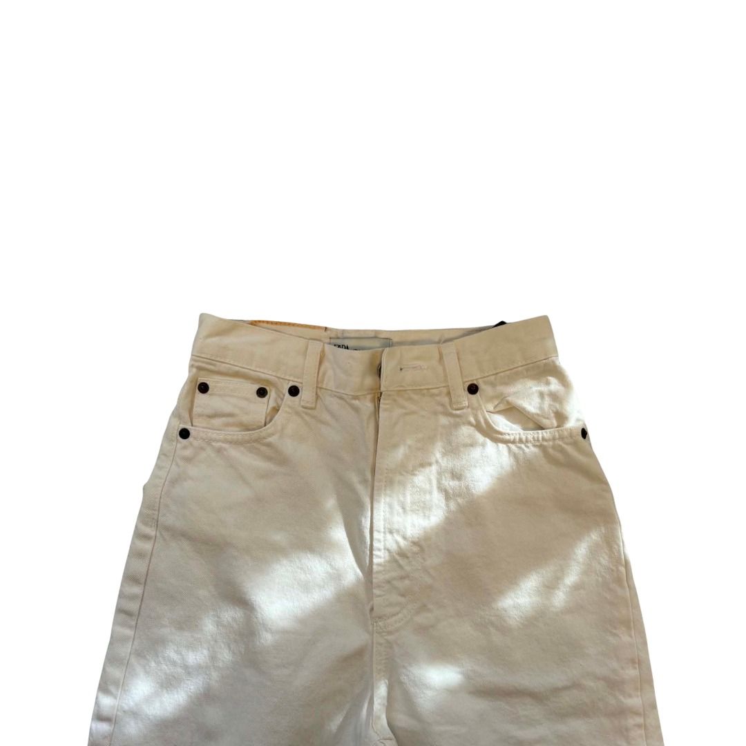 MANGO Baggy Pants XS (Category: Luxury Apparel) located in Davao. Submitted by pickystuff (Listing ID 1451839819, Image 2). Description: MANGO Jeans Creamish White Size is XS EUR 34 but fits XXS - XS Sobrang Kapal ng tela Bought it from someone here, hindi ko po nagamit. Waistline is too small for me, best for XXS. Ill update this post with actual images Noted: 5th image is showing a red stain but I think can be removed. I just noticed while post