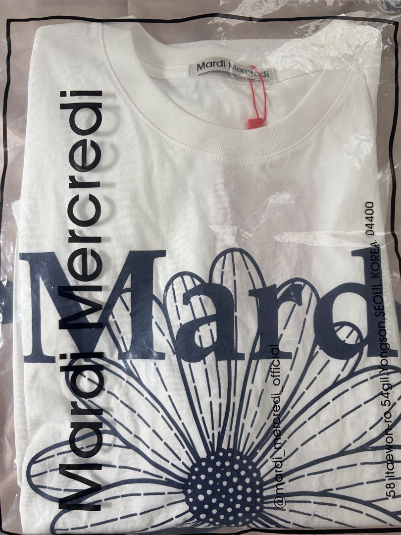 Mardi Mercredi Tee （分類：T-shirt）位於 Hong Kong。 由 wellrachelwong 提交（商品編號 1451753853，圖片 1）。簡介： 全新 whole new Free size Oversized。
