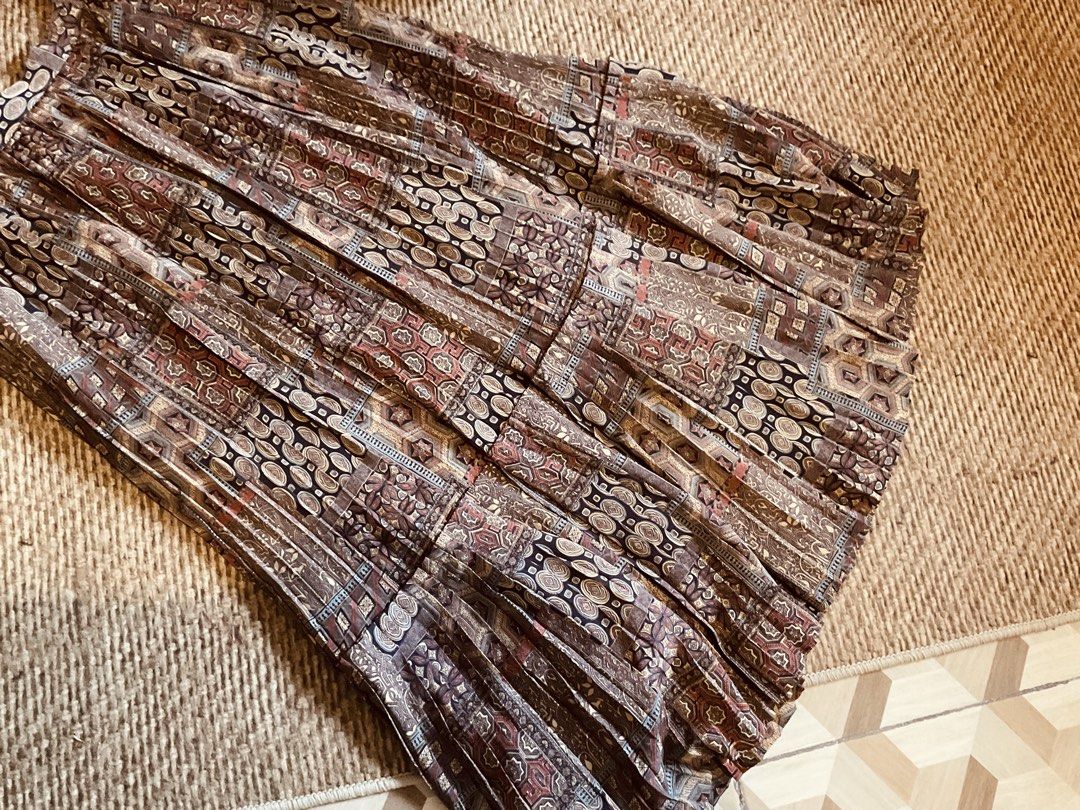 Maxi Vintage Boho Pleated Skirt (Category: Skirts) located in Tuguegarao City. Submitted by rewear_files (Listing ID 1451791329, Image 3). Description: Size: 24-25 in Length: 35 in.