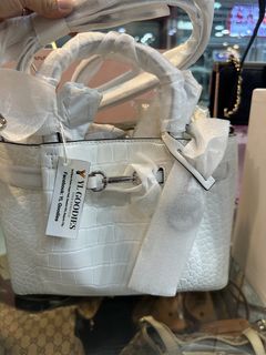 (Category: ) located in . Submitted by yourlifestyle2600 (Listing ID 1451753315, Image 1). Description: .