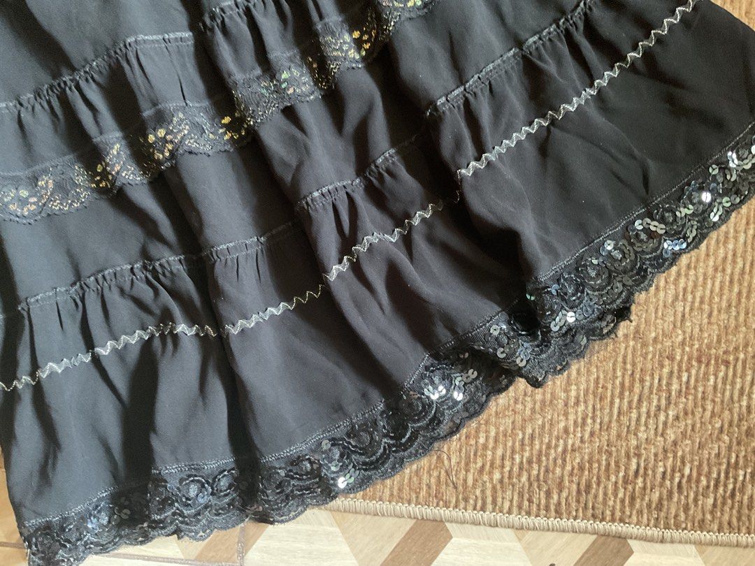 Midi Boho Vintage Skirt Beaded Hem (Category: Skirts) located in Tuguegarao City. Submitted by rewear_files (Listing ID 1451751994, Image 2). Description: Waist: 29 in Length: 25 in Mod: jnt Mop: gcash.